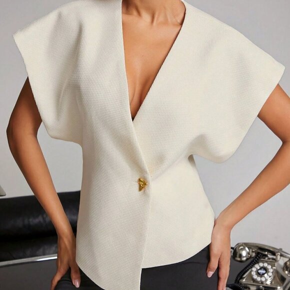 Tops - White Elegant Women's Blouse With Butterfly Brooch